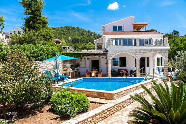 Otok Korčula – Šarmantna vila u uvali s bazenom 460 m2