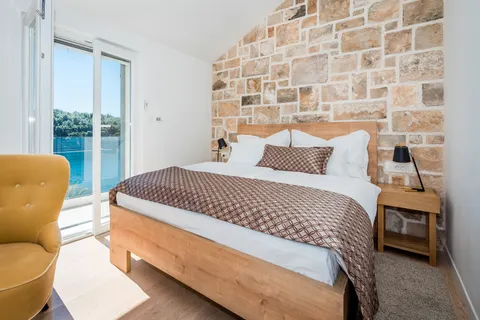 Brač, Milna - Moderna vila prvi red uz more, 264 m2