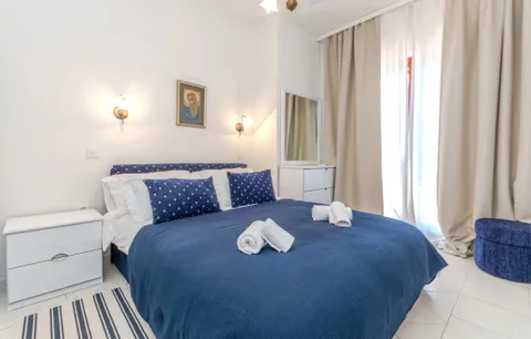 Otok Ugljan – Prekrasne kamene kuće prvi red do mora