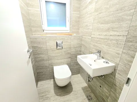 Sveta Nedelja, Kerestinec- Trosoban stan 100 m2