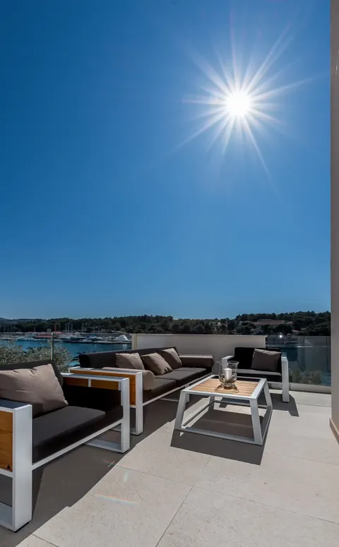 Brač, Milna - Moderna vila prvi red uz more, 264 m2
