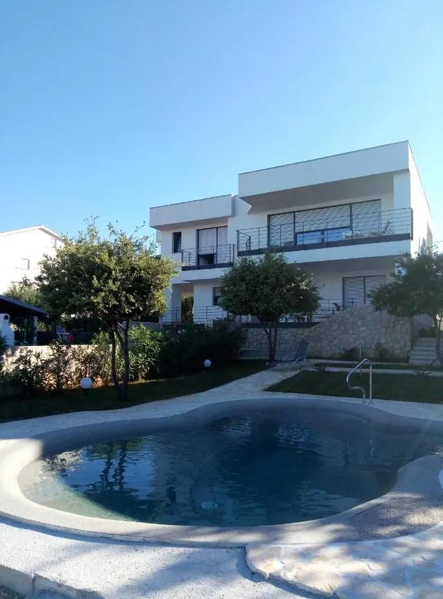 Otok Rab – Prekrasna vila s bazenom 200 m2