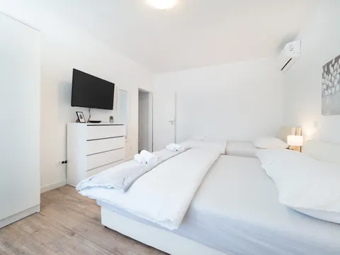 Trogir, centar - Jednosoban stan sa prekrasnim pogledom i loggiom 63 m2