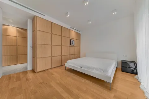 Zagreb, Ban Centar – Trosoban stan 131 m2 najam