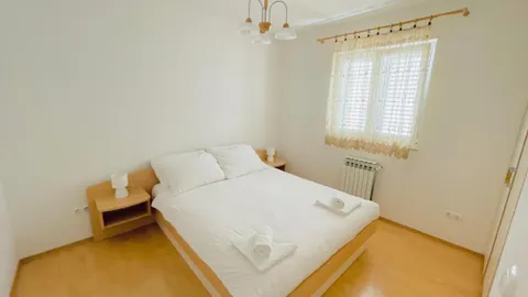 Zadar, Brodarica - Apartmanska kuća prvi red uz more