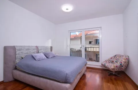 Trogir, Okrug Gornji - Trosoban stan s garažom i pogledom na more 123 m2