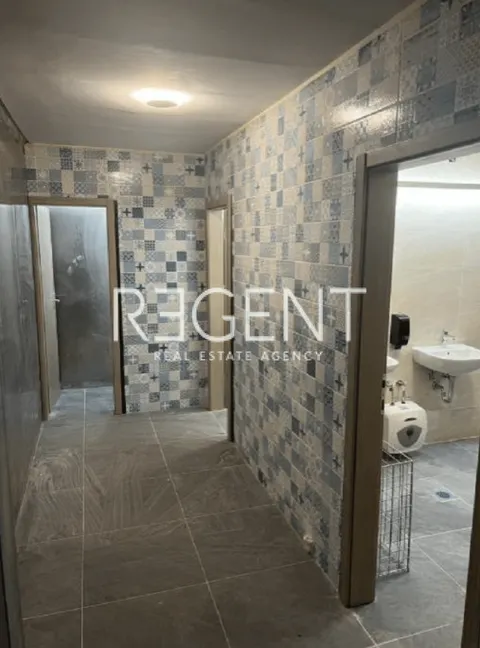 Trogir - Stambeno poslovna zgrada 1380 m2 s pripadajućim zemljištem na izvrsnoj lokaciji