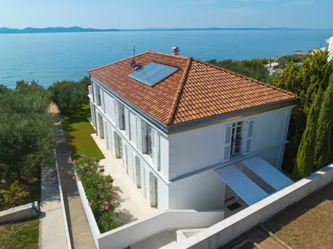 Zadar - Luksuzna vila prvi red uz more 210 m2