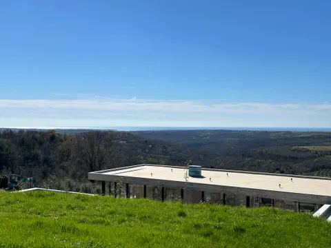 Istra, Krasica - Građevinsko zemljište s građevinskom dozvolom 1004 m2