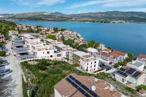 Trogir, Čiovo - Penthouse u luksuznom apartmanskom naselju u blizini mora 82 m2