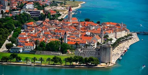 Trogir, centar - Jednosoban stan sa prekrasnim pogledom i loggiom 63 m2