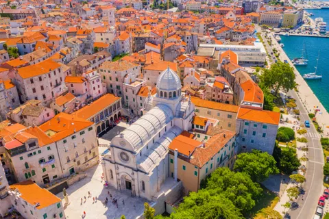 Šibenik, Centar - Kamena kuća u samom centru Šibenika 94 m2