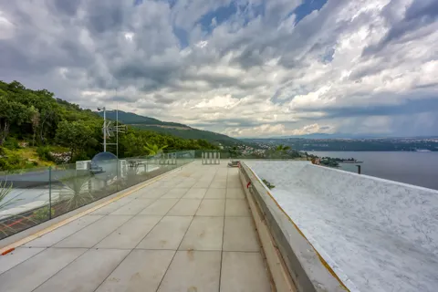 Kvarner, Opatija - Luksuzan penthouse s bazenom, novogradnja 275 m2