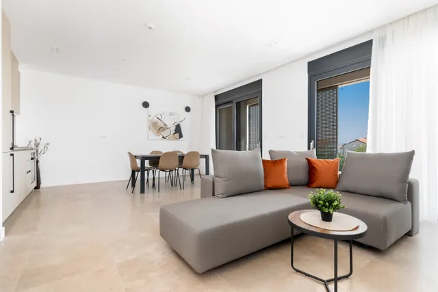Split, Kaštel Lukšić - Moderan dvosoban stan 80 m2 DUGOROČAN NAJAM