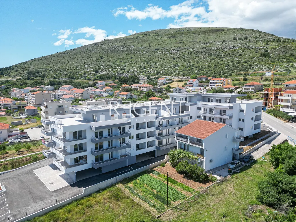 Trogir, Seget – Stambena novogradnja s pogledom na more