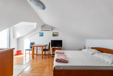 Makarska, Centar - Apartmanska kuća u blizini centra bruto površine 186 m2