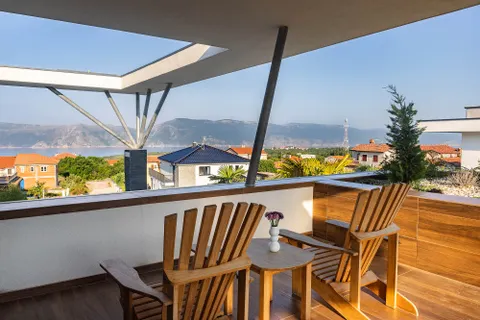 Krk, Linardići - Luksuzna vila s pogledom na more, infinity bazenom i saunom 350m2