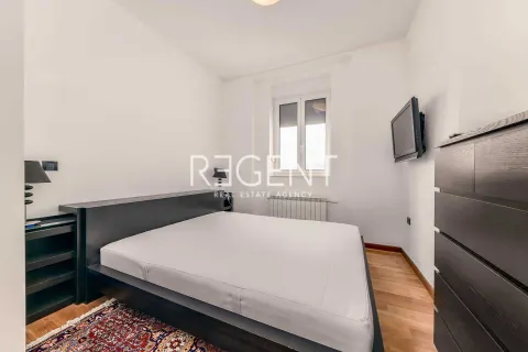 Zagreb, Centar - Građanski četverosoban stan 103 m2 s liftom i garažnim mjestom