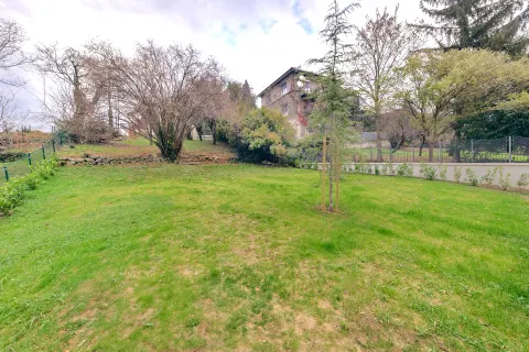 Zagreb, Britanski Trg - Luksuzan četverosoban stan s vrtom 198 m2