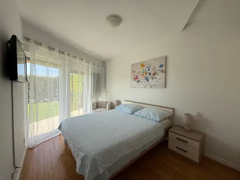 Šibenik, Podsolarsko - Dvosoban stan s vrtom 91 m2