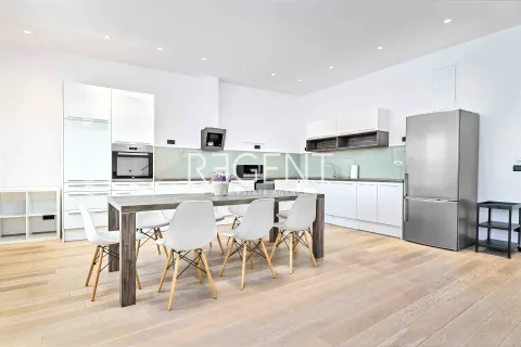 Zagreb, Centar - Luksuzan četverosoban penthouse s velikom terasom 225 m2