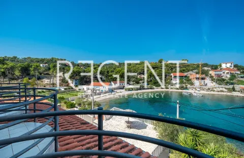 Šolta, Rogač - Mediteranska vila prvi red uz more 264 m2 ekskluzivna prodaja