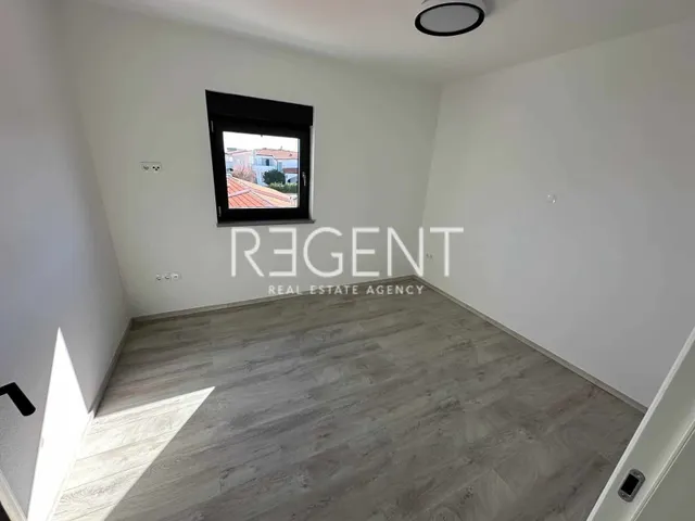 Zadar, Vir - dvosoban stan 50m od mora 121 m2