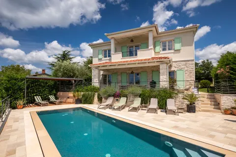 Istra, Višnjan - Luksuzna vila s bazenom i panoramskim pogledom 170 m2