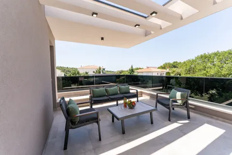 Istra, Pula - Luksuzna vila 250 m2 s pogledom na Brijune