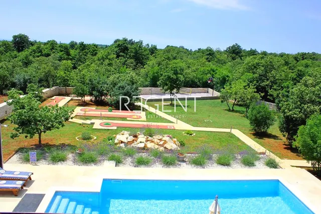 Istra, Pula – Prekrasan obiteljski dom 294 m2