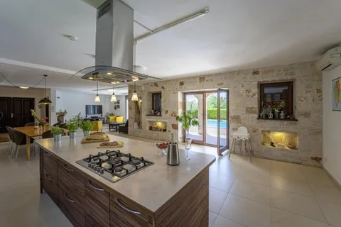 Istra, Sveti Lovreč - Autentična kamena vila 280 m2