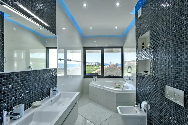 Zadar, Sukošan – Ekskluzivna dvoetažna vila s bazenom, 170 m²