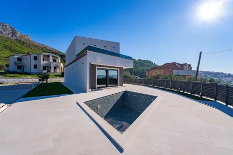Split, Strožanac - Moderna vila s pogledom na more, bazenom i pomoćnim objektom 50 m2