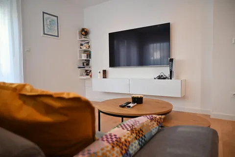 Podstrana, Strožanac - Dvosoban stan s vrtom 71 m2 dugoročno