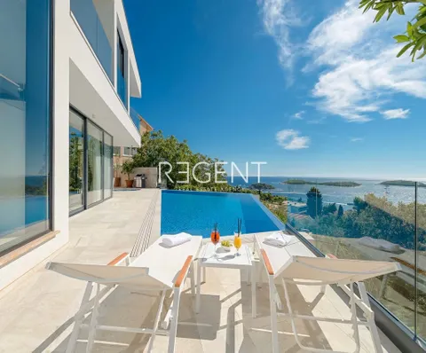 Hvar – Moderna vila s pogledom na more 195 m2