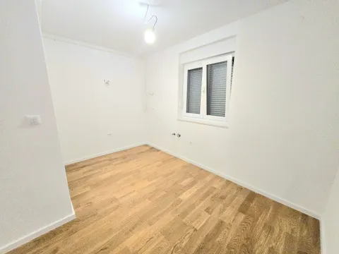 Sveta Nedelja, Kerestinec- Trosoban stan 100 m2