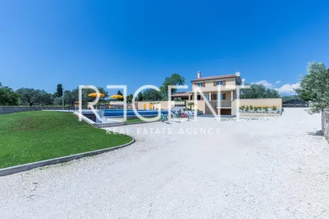 Istra, Fažana- Vila s bazenom 180 m2