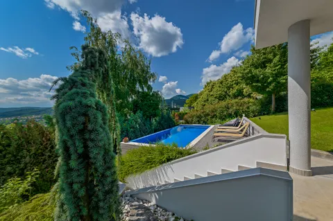 Zagreb, Šestine - Luksuzna vila s bazenom s prekrasnim pogledom na grad i zelenilo