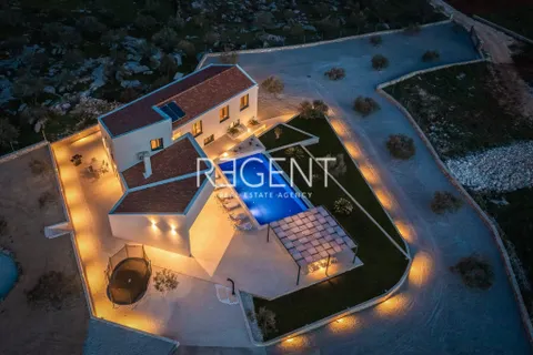 Trogir, Marina- luksuzna vila u mirnom okruženju, 6900m2
