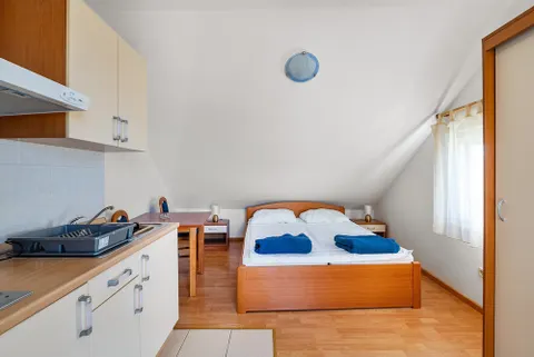 Makarska, Centar - Apartmanska kuća u blizini centra bruto površine 186 m2