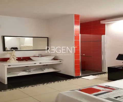 Vis – Prekrasna vila s pogledom na more 300 m2