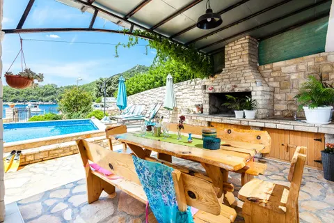 Otok Korčula – Šarmantna vila u uvali s bazenom 460 m2