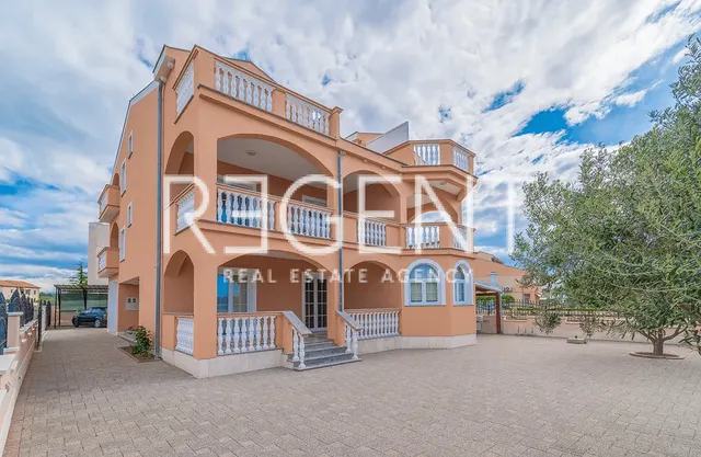 Zadar, Sukošan - Apartmanska kuća prvi red uz more
