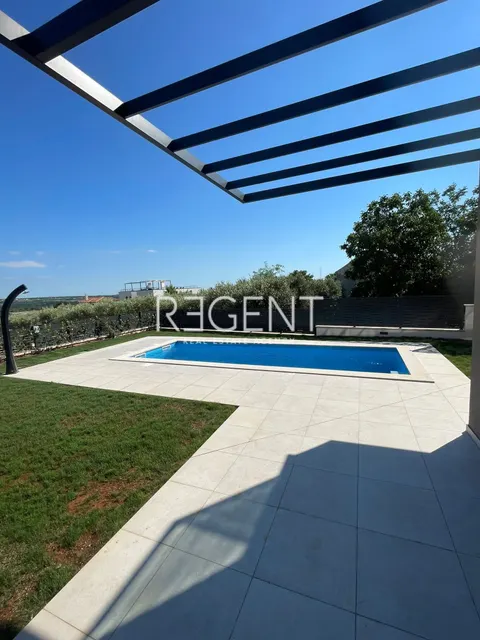 Istra, Tar - Ekskluzivan penthouse s krovnom terasom u novogradnji 130 m2