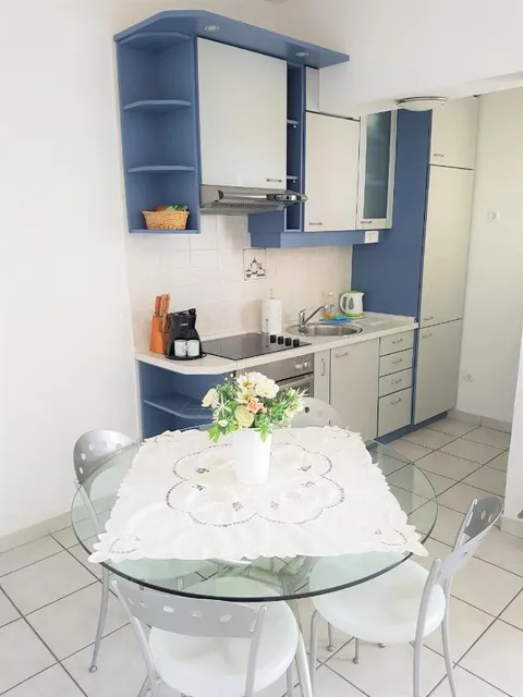 Zadar, Brodarica - Apartmanska kuća prvi red uz more