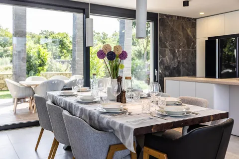 Krk, Linardići - Luksuzna vila s pogledom na more, infinity bazenom i saunom 350m2