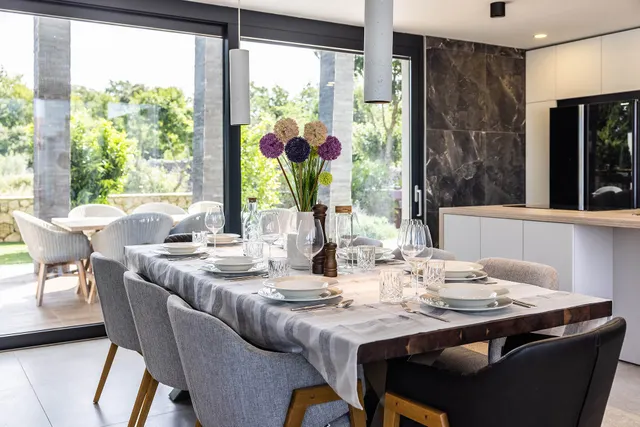 Krk, Linardići - Luksuzna vila s pogledom na more, infinity bazenom i saunom 350m2