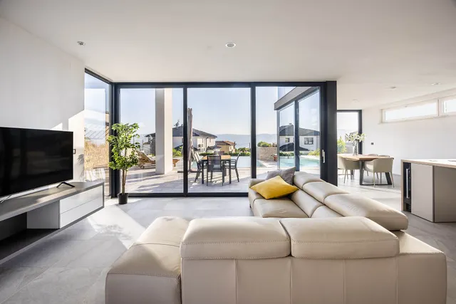 Krk, Linardići - Moderna luksuzna vila s infinity bazenom i pogledom na more 200m2