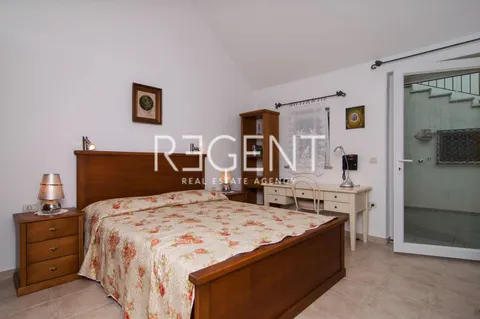 Brač, Mirca- kamena vila s pogledom na more, 300m2