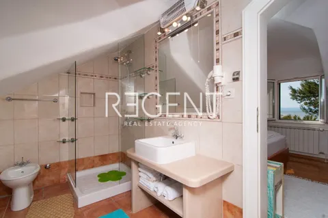 Brač, Mirca - Vila s bazenom uz more 330m2